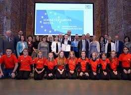 Das unternehmen ordnet sich und seine angebote den branchen allgemeinbildende schulen, ämter. Sieben Schulen Fur Europaisches Engagement Gewurdigt