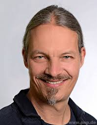 Grüne: Frederic Müller: Frederic (Sascha) Müller, geboren 1968 in München,  ist in...