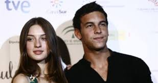 Mario casas y berta vázquez acapararon todas las miradas durante la presentación de palmeras en la nieve, película en la que se enamoraron, y aparecieron así de felices. Mario Casas Entre Dos Mujeres Realidad O Ficcion Eleconomista Es