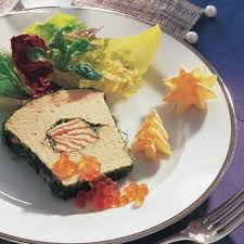 Zur Lachsterrine Konnen Sie Als Vorspeise Lachskaviar Einen Gemischten Grunen Salat Und Blatterteiggeback Servieren Lachsterrine Rezepte Vorspeise