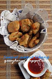 Crispy golden brown crust on the outside, once bitten, a softer. Jemput Jemput Udang Qasey Honey
