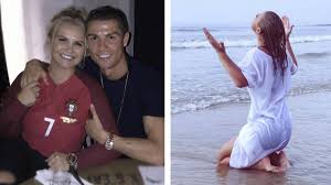 Jul 28, 2021 · katia aveiro, la sorella 44enne di cristiano ronaldo, è in ospedale da venerdì scorso a causa di una polmonite da covid. Katia Aveiro S Feet Wikifeet