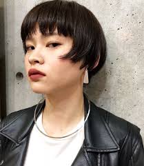 黒髪マッシュヘア で大人の色気を放出 ボーイッシュだけど女性らしい hair モード ボブ ショートのヘアスタイル 美髪