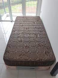 Jangan sampai anda salah memilih kasur karena ukuran dan material miliki kasur dengan harga kasur spring bed merk american untuk kenyamanan tidur anda sehingga kesehatan anda pun ikut terjaga. Kasur Spring Bed Single Gajah Perabotan Rumah Di Carousell