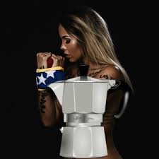 Contentsbiographykae hernandez net worthdoes kae dead or alive?faqs biography kae hernandez is best known as a tv show host. Venezolana Aplatanada Protesta Desnuda Por Su Pais Remolacha Noticias Republica Dominicana