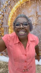 Feliz 2025!, Coloque Deus como sua prioridade esse ano, que ele continue  crescendo em sua vida e através da sua vida!, Forte abraço,fique na benção  e permaneça na Paz!, ., ., #felizanonovo ...