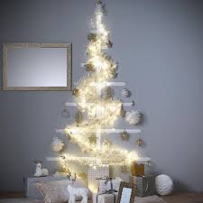 Les 6 règles d or d un sapin réussi elle. Un Noel Original 10 Idees Lumineuses De Sapins Decoratifs Blog But