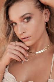 Collier hamsa mauvais œil en or : amulette Fatima remplie d'or 14 carats