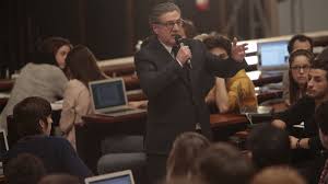 Il dominio sulla parola (e sulla ragione) come forma di riscatto sociale. Quasi Nemici L Importante E Avere Ragione Una Commedia Di Parola Mymovies It