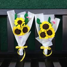 Bahan tersebut dapat digunakan untuk membuat 2 buah bunga matahari. Sun Flower Bouquet From Felt For Graduation Wedding Engagement Buket Bunga Matahari Dari Kain Flanel Untuk Hadiah Wisuda Inst Bunga Buket Bunga Buket