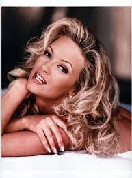 Barbara Pearlingi's Instagram, Twitter & Facebook