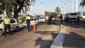 Corrientes, paso de los libres, santo tomé, curuzú cuatiá, monte caseros, mocoretá, juan pujol, santa rosa, esquina, san roque, santa lucía, itá ibaté, bella vista, riachuelo y lavalle. Controles En El Puente Que Necesitas Para Ingresar A Corrientes