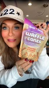 Carol Kochis's Instagram, Twitter & Facebook