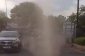 Nu uita sa te abonezi pentru topuri, curiozitati si lucruri interesante. Video Cum Arata Cea Mai Mica Tornada Din Lume