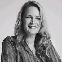 Lana Berg's Instagram, Twitter & Facebook