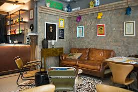 Factorio: Misto de bar, café e restaurante onde você pode tomar café da  manhã delicioso o dia todo