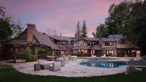 Das haus von jake paul (23) wurde am mittwochmorgen vom fbi durchsucht. Youtube Star Logan Paul Snaps Up A Prized Encino Estate For 6 55 Million Logan Paul Celebrity Houses Logan House