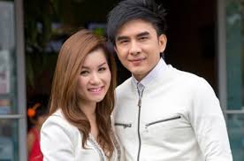 He has been a professional singer since 19. Ä'an TrÆ°á»ng Ly Hon Giáº£i Tri