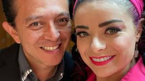 Todo sobre farándula, chismes, espectáculos, famosos, celebridades, moda, entrevistas, escándalos, artistas, cine, música, arte, cotilleo Esposo De Violeta Isfel La Exhibe Despeinada Haciendo Limpieza Tvnotas Irresistible