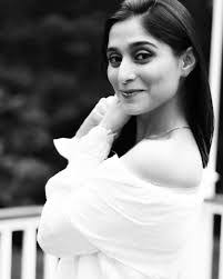 Soumya Seth's Instagram, Twitter & Facebook