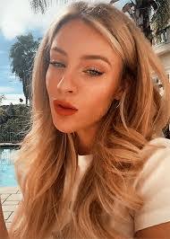 Amelia Hopper's Instagram, Twitter & Facebook