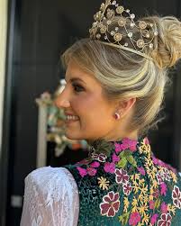 Olha onde eu tô, Deus é perfeito". 👑🇩🇪✨️ @marisa.kemp.7127  @joanatornquistatelier