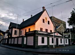 Byrådet vil tirsdag vurdere om stengingen må videreføres. Politikk I Bergen Wikipedia