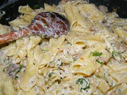 Cel mai gustos sos îl veți obține anume din aceste ciuperci italiene, care au o aromă și un gust unic. Penne Rigate Cu Sos Alb De Ciuperci Marius Beri Berescu