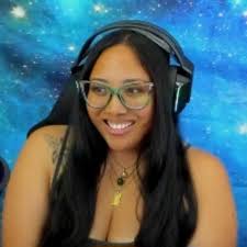 I have to pack for a 10 day trip... what do you think are essential 🤔