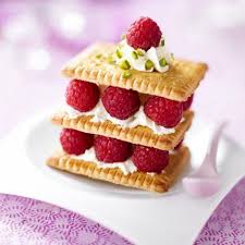 Le Mille Feuilles De Petits Beurre Aux Framboises Delicieux Desserts Alimentation Et Assiette Gourmande Dessert