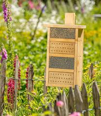 Obwohl die fotos sowohl farblich als auch qualitativ maßlos übertrieben sind (monströse exemplare), bin ich immer versucht etwas zu bestellen. Bienenhaus Wildgartner Freude Insektenhotel Bei Baldur Garten