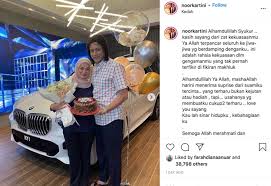 Kata hairul, dia mahu memberi hadiah kereta kepada bapanya sejak tahun lalu lagi tetapi belum ada rezeki. Sempena Ulang Tahun Kelahiran Ke 54 Ibu Neelofa Dapat Hadiah Kereta Mewah
