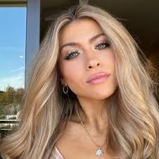 Caity (@caitywood44)