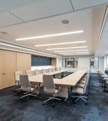 Approach Allows For Multi Functional Space That Still Retains A Formal Aesthetic Meeting Room Design Office Conference Room Design Meeting Room Design