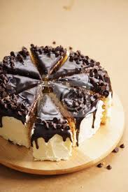 Zartbitterkuvertüre grob hacken und in einer schüssel über dem wasserbad schmelzen. Runder Kuchen Mit Schokoladenspitze Fototapete Fototapeten Patisserie Glasur Richtfest Myloview De