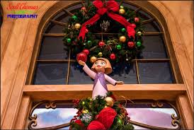 Disney Pic Of The Week Be Our Guest Christmas Tree Topper Allears Net