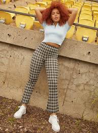 Beau pantalon noir, écru/vert, quasi neuf porté un soir valeur: Pantalons Pour Femme Tendances 2021 Simons Canada