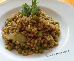 La ricetta è facile, ma i tempi di reidratazione e di cottura sono piuttosto lunghi. Pin Su Ricette Con Chicchi Di Farro