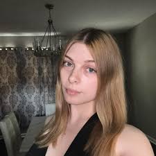 Cozy gamer girl 🎮🍓