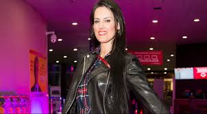 El conflicto entre adriana barrientos y javier fernández. En Un Ataud Adriana Barrientos Recibe Duros Comentarios Por Extrana Foto