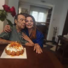 Φωτογραφίες από το ρεβεγιόν στο σπίτι τους. Antzela Gkerekoy Tolhs Boskopoylos Oi Fwtografies Apo To Stolismeno Spiti Toys Gia Ta Xristoygenna Eikones Zwh Iefimerida Gr