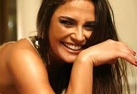 Carla Regina recorre à numerologia para mudar o nome artístico