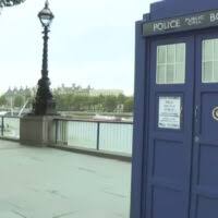 A spiritualist medium holds a seance for a writer suffering from writer's block but accidentally summons. Rwnlpwyy1by1um