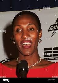 Leslie Anton's Instagram, Twitter & Facebook