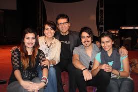 Jesus Adrian Romero - Este fin de semana mis hijos (Adrian y Jaanai) regresaron de la universidad para las vacaciones de verano. Melissa aun sigue en casa. Soy un esposo y un