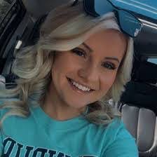 Julia Pigg's Instagram, Twitter & Facebook