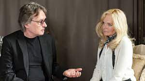 Benieuwd naar het bewogen leven van de ierse auteur lucinda riley? Kirjailija Lucinda Riley Paljastaa Erikoisen Tyotapansa Sanelen Kirjani En Pysty Kirjoittamaan Tietokoneilla Seura Fi