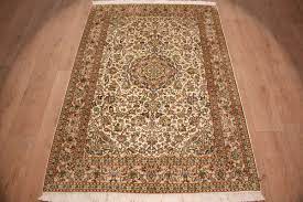 Dies mag daran liegen, dass einst persische teppichknüpfer am hof der indischen mogule gearbeitet haben. Orient Teppich Kaschmir Reiner Seidenteppich Beige 183x125 Cm
