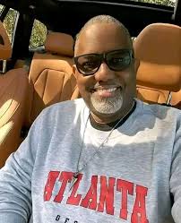 I'm Jackson from Kenya but currently working in Uk. Age 53 I need woman age  is just a number. I'm now in Kenya for vacation ❤️