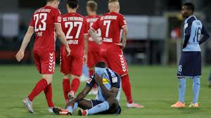 Mönchengladbach llega al partido tras haberse enfrentado a schalke 04 y fc augsburg mientras que el sc freiburg jugó sus últimos partidos de la bundesliga contra fc augsburg y mainz 05. Gladbach In Freiburg Arger Statt Vorsprung Sport Sz De